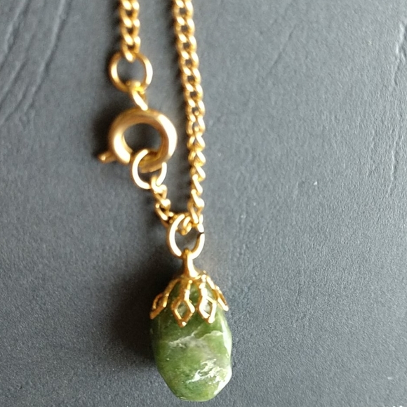 Green Necklace & Earring Set - Picture 4 of 8